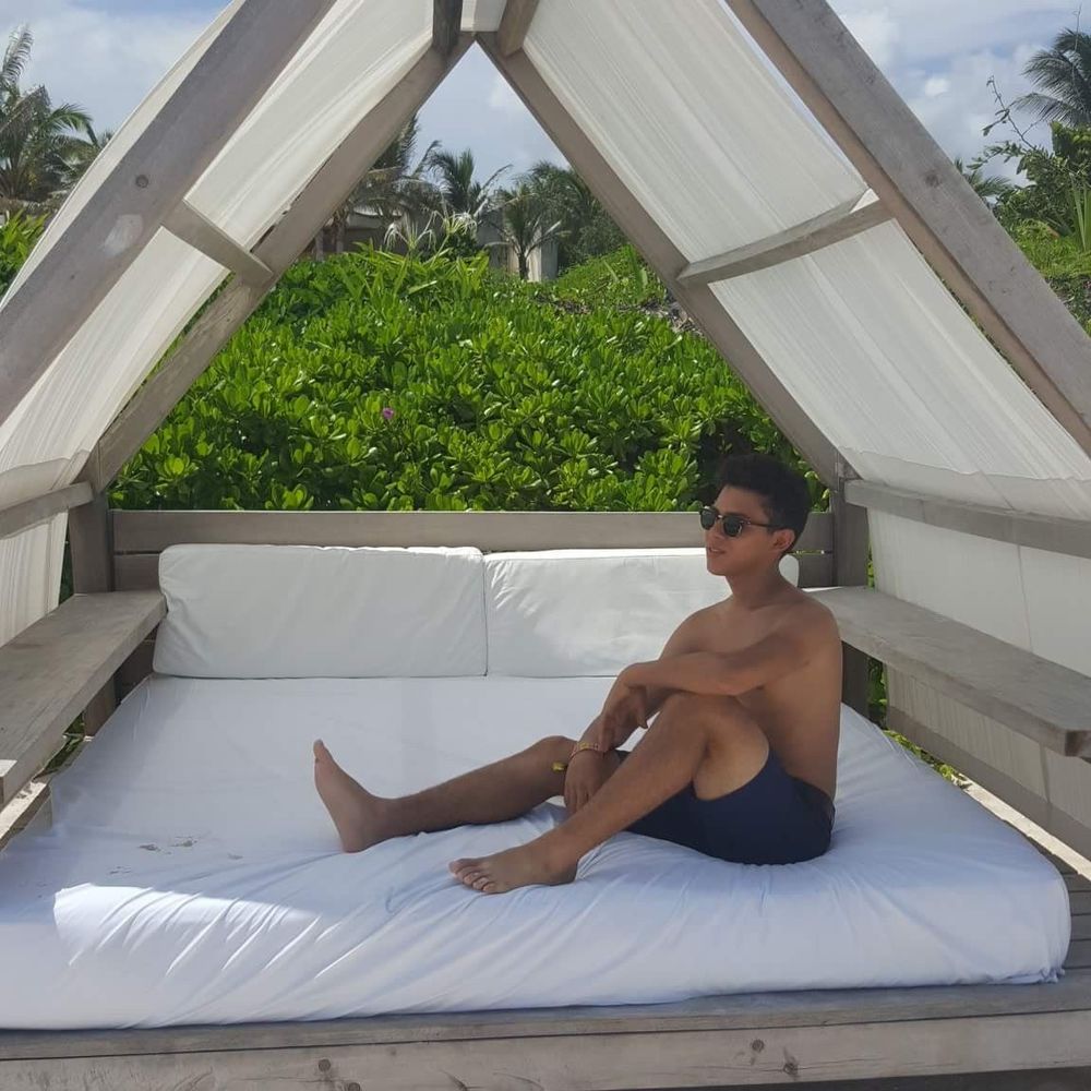 Meet your Posher, Giovanni